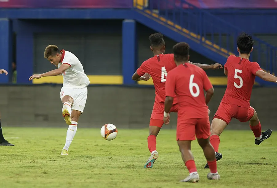 Văn Tùng hai trận gặp Lào và Singapore đều ghi bàn và hy vọng tiền đạo nguy hiểm này sẽ phát huy trong trận quan trọng trước Malaysia. Ảnh: ANH PHƯƠNG Văn Tùng hai trận gặp Lào và Singapore đều ghi bàn và hy vọng tiền đạo nguy hiểm này sẽ phát huy trong trận quan trọng trước Malaysia. Ảnh: ANH PHƯƠNG