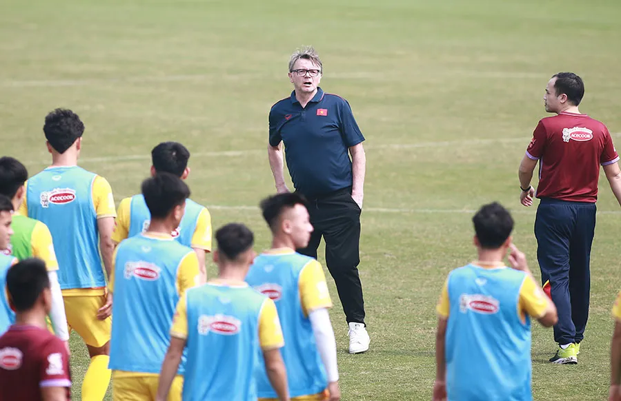 HLV Troussier sẽ đưa một vài cầu thủ dưới 22 tuổi vừa dự SEA Games 32 lên tuyển Việt Nam. Ảnh: ANH PHƯƠNG HLV Troussier sẽ đưa một vài cầu thủ dưới 22 tuổi vừa dự SEA Games 32 lên tuyển Việt Nam. Ảnh: ANH PHƯƠNG