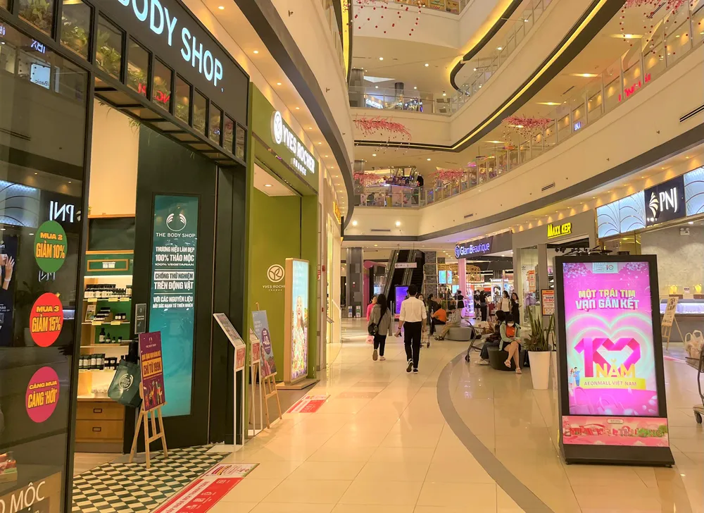 Ngành mỹ phẩm Việt đang đứng trước thách thức lớn khi hiện nay 60%-70% thị phần là của mỹ phẩm ngoại. Ảnh: T.UYÊN Ngành mỹ phẩm Việt đang đứng trước thách thức lớn khi hiện nay 60%-70% thị phần là của mỹ phẩm ngoại. Ảnh: T.UYÊN