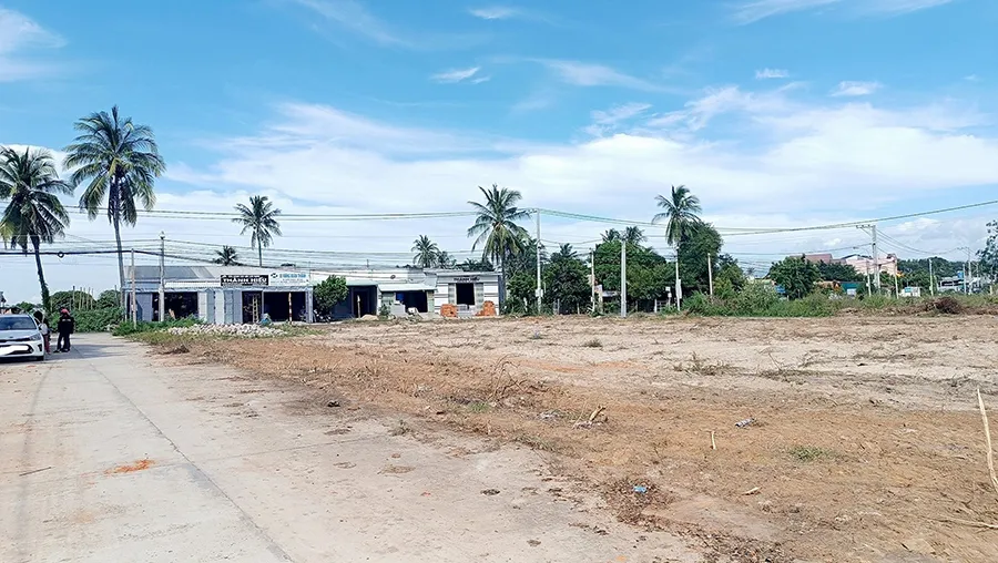 Một mảnh đất vườn đang rao bán ở tỉnh Bình Thuận, vị trí gần tuyến cao tốc. Ảnh: Q.HUY Một mảnh đất vườn đang rao bán ở tỉnh Bình Thuận, vị trí gần tuyến cao tốc. Ảnh: Q.HUY