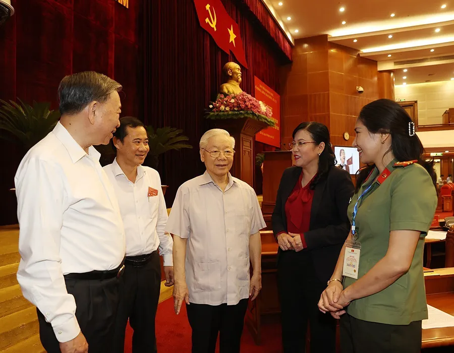 Tổng Bí thư Nguyễn Phú Trọng với các đại biểu dự hội nghị. Ảnh: TTXVN