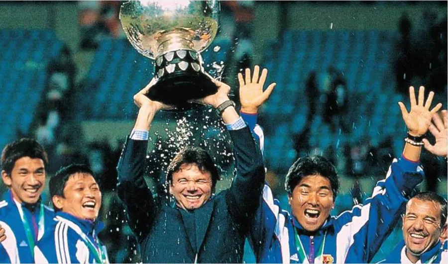 HLV Troussier và những tháng ngày vinh quang cùng bóng đá Nhật. Ảnh: GETTY IMAGES