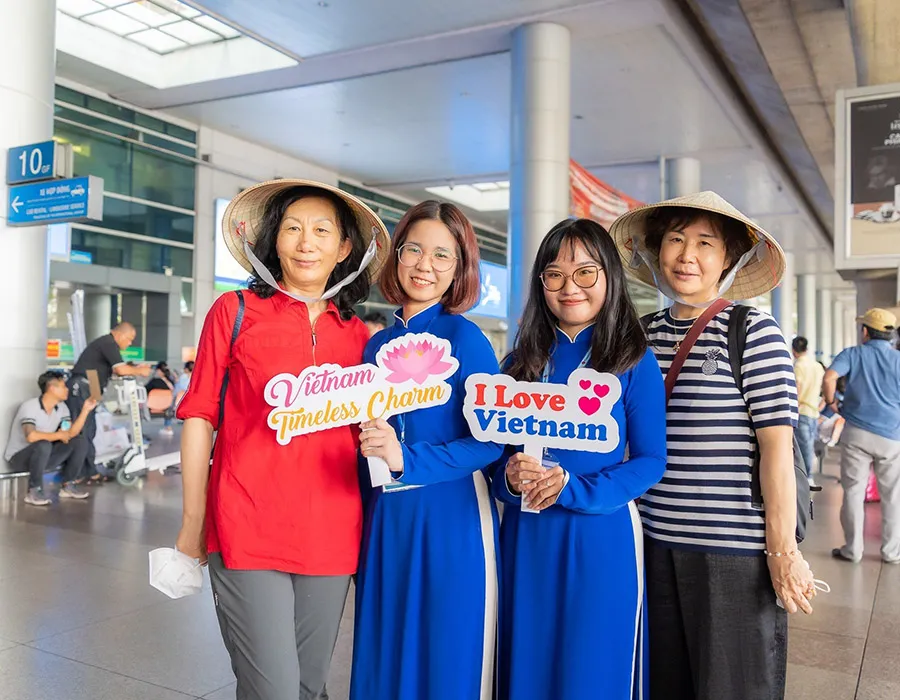 Chính sách visa mới tạo ra cơ hội, lợi thế cạnh tranh lớn cho các doanh nghiệp du lịch, nhằm thu hút khách quốc tế đến Việt Nam. Ảnh: THU TRINH