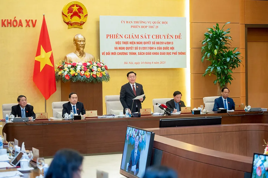 Chủ tịch Quốc hội Vương Đình Huệ phát biểu tại phiên giám sát chuyên đề về đổi mới chương trình, sách giáo khoa giáo dục phổ thông. Ảnh: QUANG THẮNG Chủ tịch Quốc hội Vương Đình Huệ phát biểu tại phiên giám sát chuyên đề về đổi mới chương trình, sách giáo khoa giáo dục phổ thông. Ảnh: QUANG THẮNG