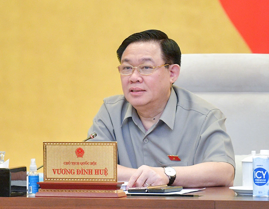 Chủ tịch Quốc hội Vương Đình Huệ cho ý kiến tại phiên họp. Ảnh: QH