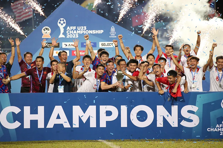 Chức vô địch thật thuyết phục với thành phần trẻ nhất giải có nhiều cầu thủ dưới 20 tuổi. Ảnh: ANH THỎA Chức vô địch thật thuyết phục với thành phần trẻ nhất giải có nhiều cầu thủ dưới 20 tuổi. Ảnh: ANH THỎA