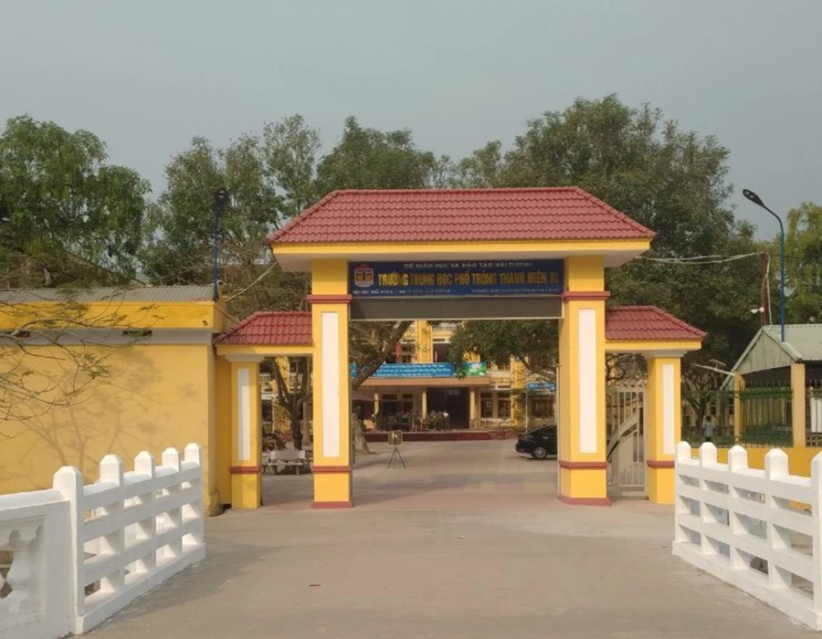 Trường THPT Thanh Miện III (huyện Thanh Miện, Hải Dương) đang gây xôn xao dư luận với bản dự thu tiền đầu năm học lên đến gần 9 triệu đồng. Ảnh: NGỌC SƠN Trường THPT Thanh Miện III (huyện Thanh Miện, Hải Dương) đang gây xôn xao dư luận với bản dự thu tiền đầu năm học lên đến gần 9 triệu đồng. Ảnh: NGỌC SƠN
