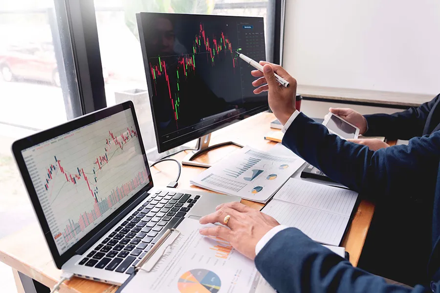 Trong dài hạn, thị trường chứng khoán Việt Nam được đánh giá ngày càng có tính hấp dẫn. Ảnh: P.MINH P11_Hinhbai.jpg