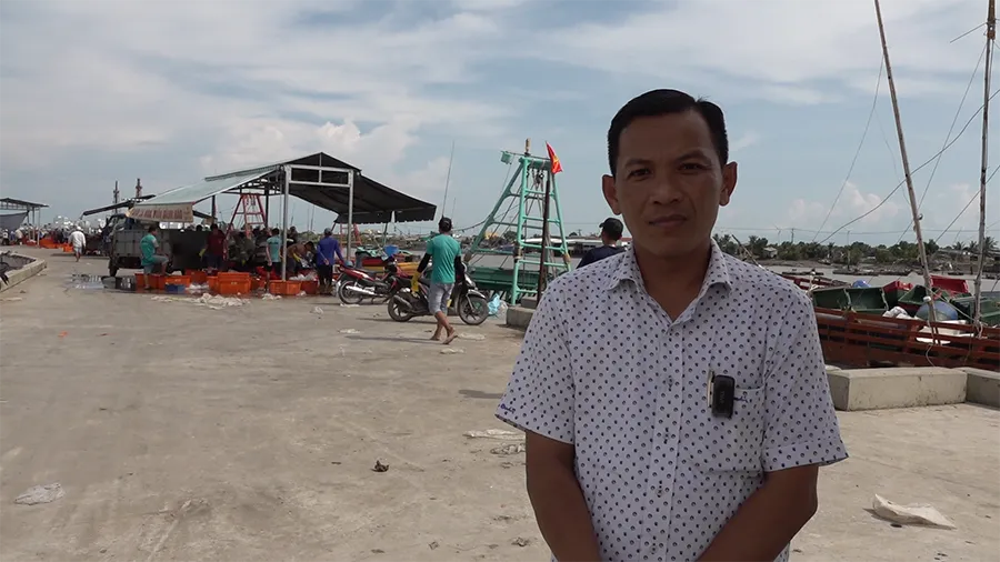 Ông Đặng Mẫn Tiệp, Phó Giám đốc cảng cá Gành Hào, chia sẻ: “Ngư dân đã thực hiện nghiêm các quy định về khai thác hải sản”. Ảnh: TRẦN VŨ Ông Đặng Mẫn Tiệp, Phó Giám đốc cảng cá Gành Hào, chia sẻ: “Ngư dân đã thực hiện nghiêm các quy định về khai thác hải sản”. Ảnh: TRẦN VŨ
