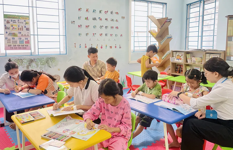Ngoài học văn hóa, các bé còn được học những kỹ năng sống. Ảnh: THẢO PHƯƠNG P13_lop-hoc-dac-biet_h2.jpg