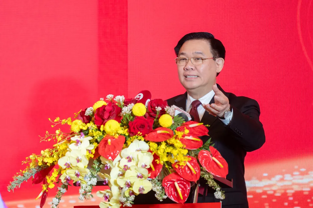 Chủ tịch Quốc hội: Tổng rà soát, bãi bỏ những thủ tục không hợp lý