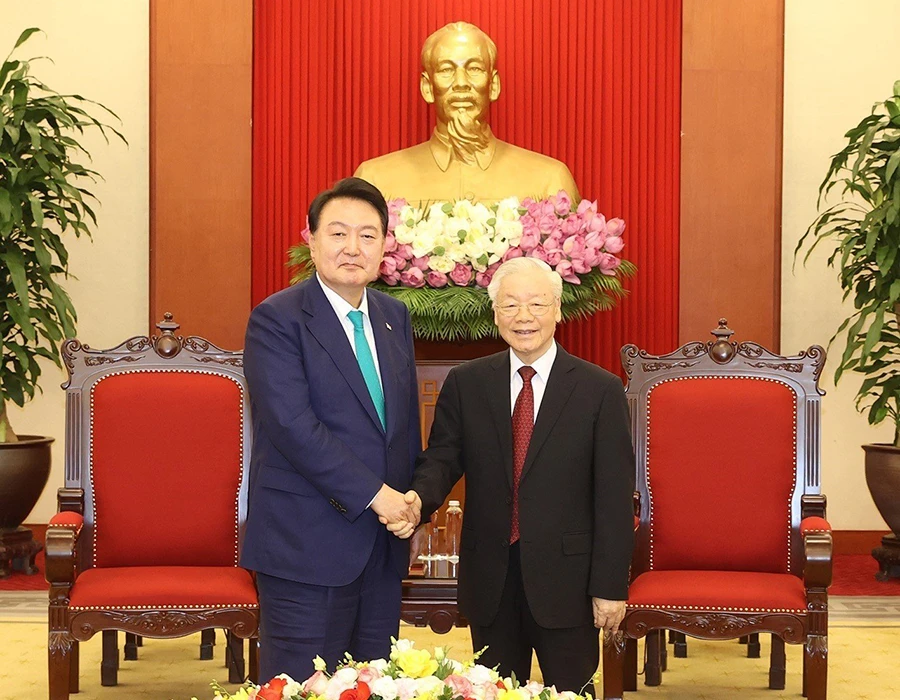 Tổng Bí thư Nguyễn Phú Trọng tiếp Tổng thống Hàn Quốc Yoon Suk Yeol vào tháng 6-2023. Ảnh: TTXVN anh 1.jpg