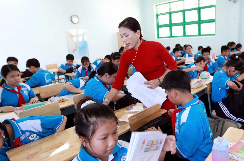 p14_anh_bai_luong giao vien.jpg