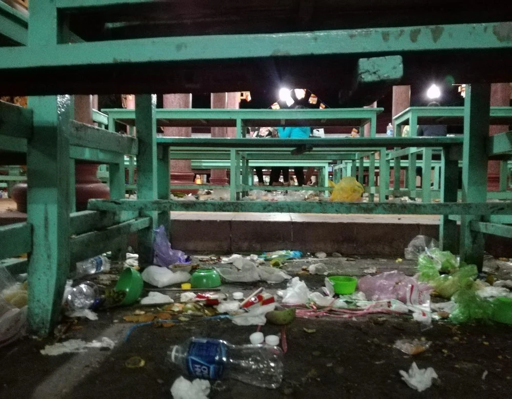 rác ở núi bà đen