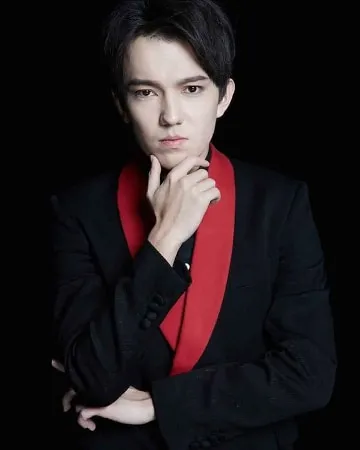 Chàng hoàng tử có giọng hát của 'người ngoài hành tinh' ảnh 4 Chàng hoàng tử có giọng hát của 'người ngoài hành tinh' ảnh 4