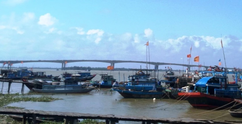 Đi đánh lưới phát hiện 1 tử thi nổi trên sông ảnh 1