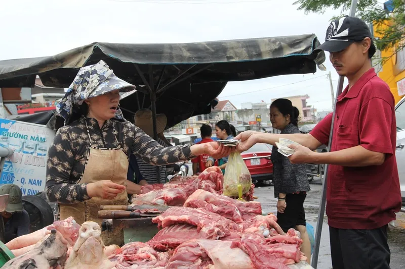 Quảng Nam: Hối hả dọn lũ từ tờ mờ sáng ảnh 10 Quảng Nam: Hối hả dọn lũ từ tờ mờ sáng ảnh 10