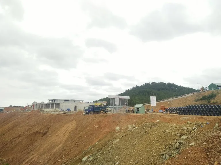 Dân dựng lều phản ánh vì đất sản xuất bị bồi lấp ảnh 5