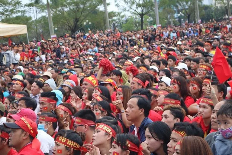 Nhiều cổ động viên có vẻ chùng xuống khi U-23VN không giành được ngôi vô địch.