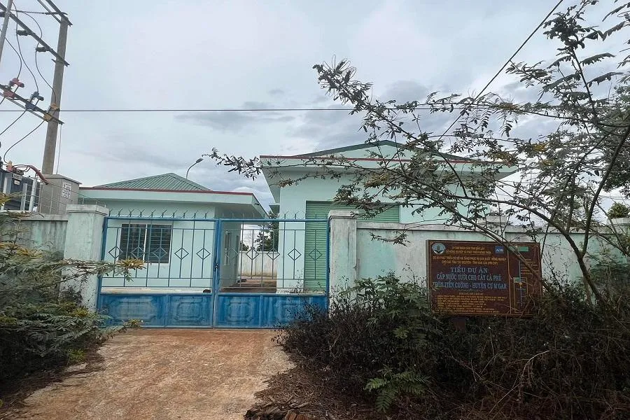 Dự án cấp nước cho 400 ha cà phê 'đắp chiếu' do nhiều lần vỡ, rò rỉ đường ống. Ảnh: AH Dự án cấp nước cho 400 ha cà phê 'đắp chiếu' do nhiều lần vỡ, rò rỉ đường ống. Ảnh: AH