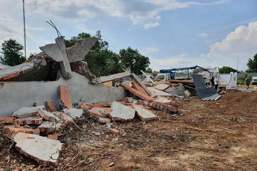 Dự kiến sau khi cưỡng chế tháo dỡ 10 công trình, cơ quan chức năng sẽ họp để lấy ý kiến xử lý tiếp theo. Ảnh: QN Dự kiến sau khi cưỡng chế tháo dỡ 10 công trình, cơ quan chức năng sẽ họp để lấy ý kiến xử lý tiếp theo. Ảnh: QN