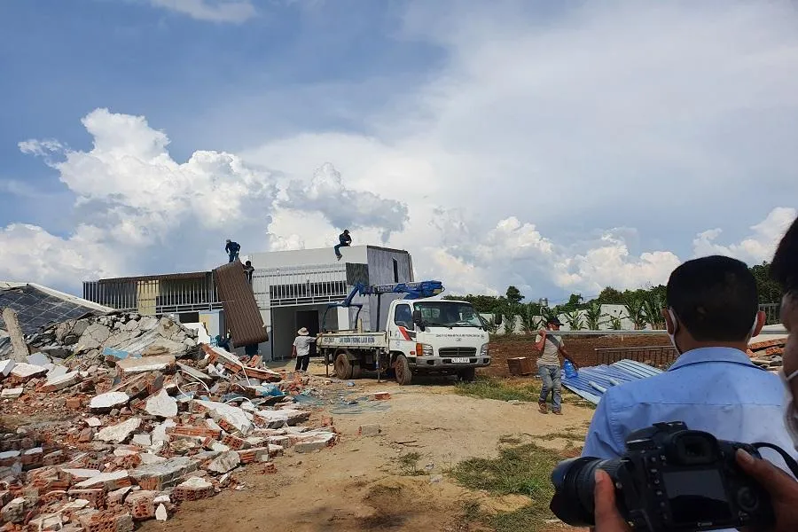 Chính quyền tiến hành cưỡng chế loạt công trình xây dựng trên đất nông nghiệp. Ảnh QN