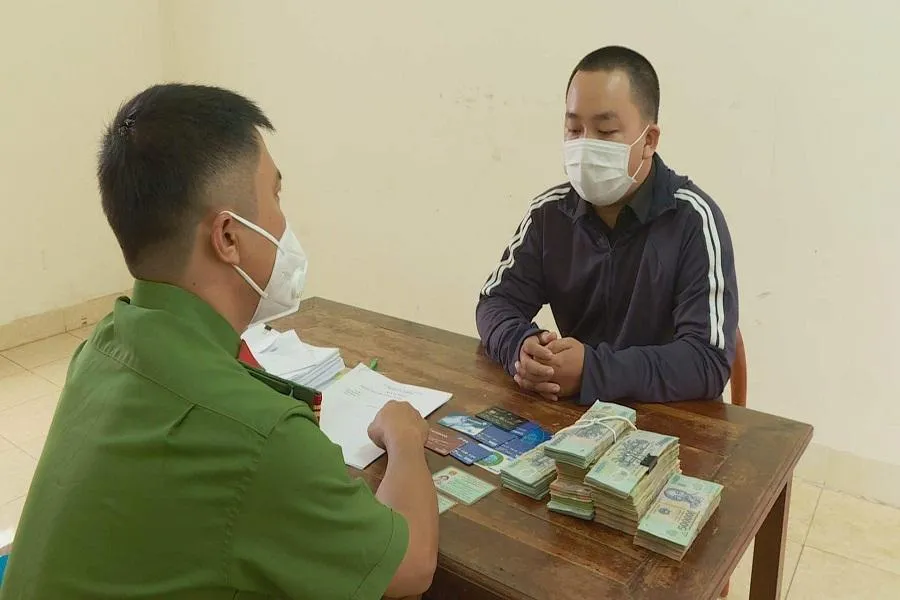 Phạm Vũ Quang Trường tại cơ quan điều tra. Ảnh: AĐ