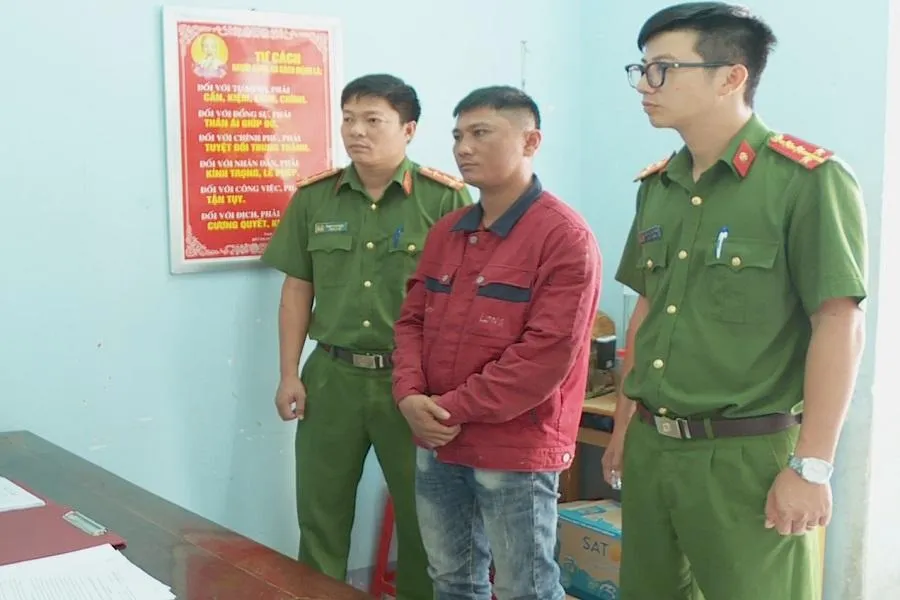 Nghi phạm Nguyễn Văn Long tại cơ quan điều tra. Ảnh AĐ