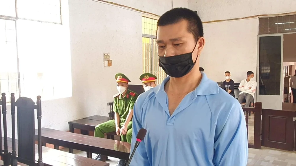 Bị cáo Hiếu tại toà. Ảnh AĐ