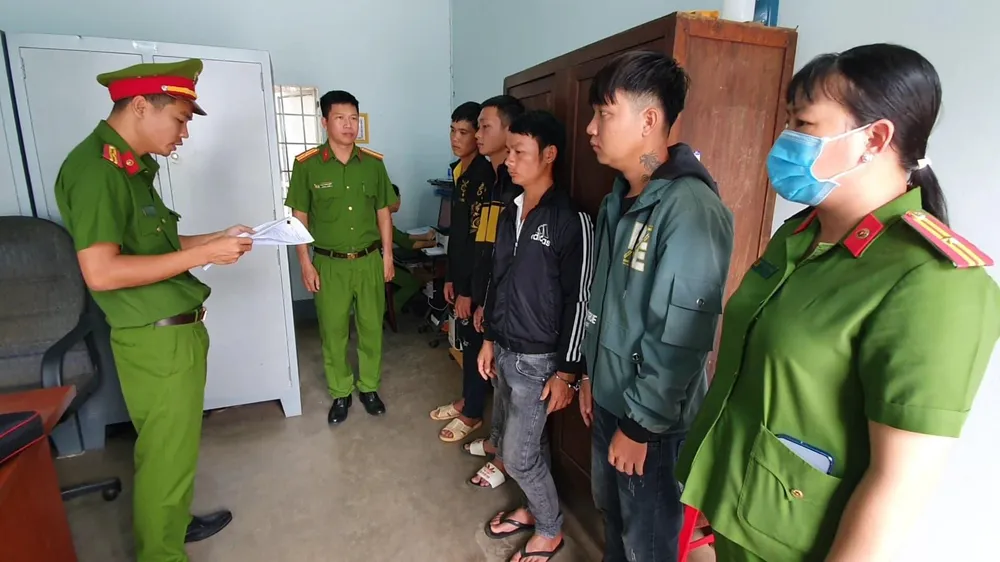 Công an khởi tố bốn thanh niên về tội giết người. Ảnh AĐ