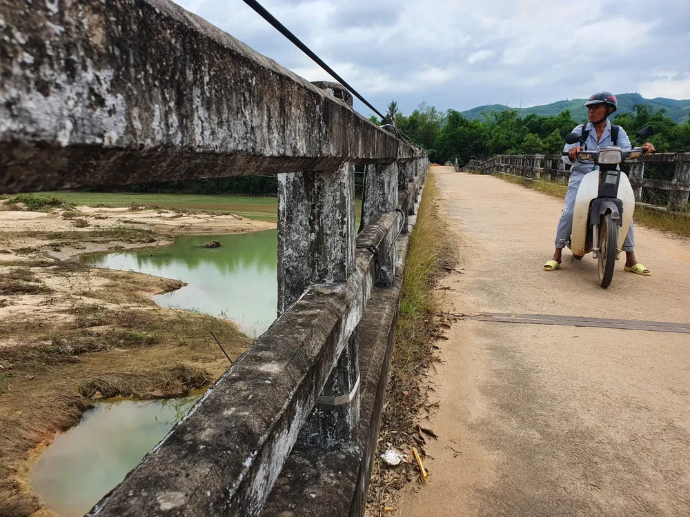 Mặt bằng cốt hiện nay sụt lún so với ban đầu khoảng 1 m. Ảnh QN