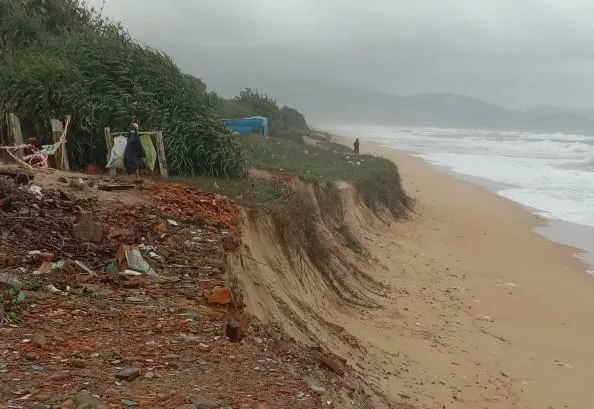 Sạt lở bờ biển ở Mỹ Thắng, Phù Mỹ. Ảnh ON