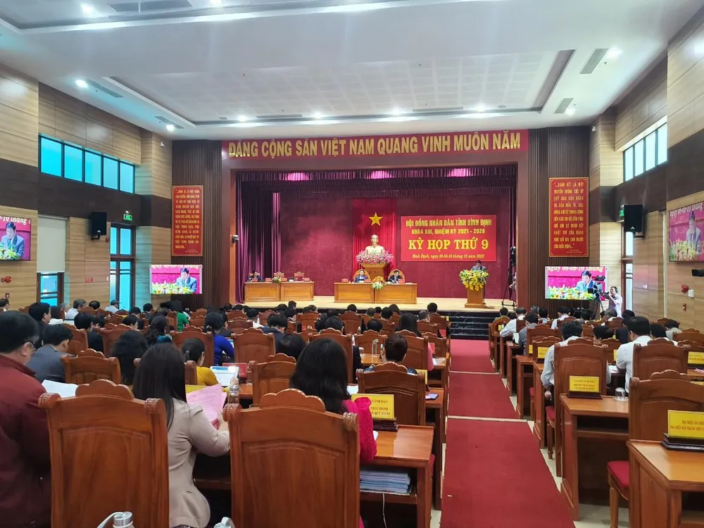 Nhiều vấn đề về kinh tế, xã hội, chính trị được đưa ra tại kỳ họp. Ảnh QN