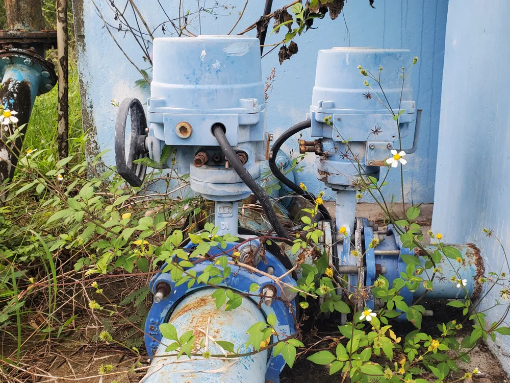 Công trình nước sạch Vân Canh bỏ hoang thời gian dài. Ảnh: QN