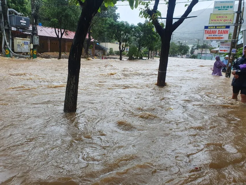 Một số khu vực ở phường Ghềnh Ráng ngập sâu trong đợt mưa hồi tháng 11-2022. Ảnh QN Một số khu vực ở phường Ghềnh Ráng ngập sâu trong đợt mưa hồi tháng 11-2022. Ảnh QN