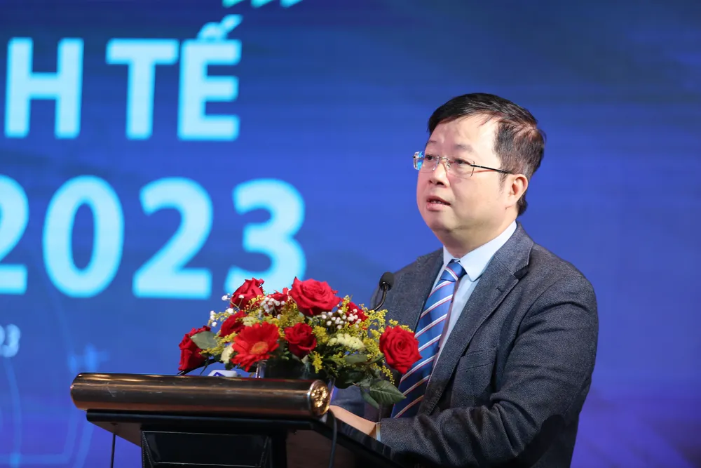 Ông Nguyễn Thanh Lâm, Thứ trưởng Bộ TT&amp;TT phát biểu tại diễn đàn kinh tế báo chí 2023. Ảnh QN