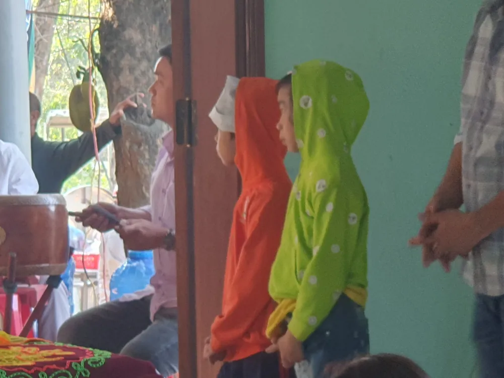 Anh Lĩnh mất đi để lại ba đứa con nhỏ nheo nhóc. Ảnh: QN Anh Lĩnh mất đi để lại ba đứa con nhỏ nheo nhóc. Ảnh: QN