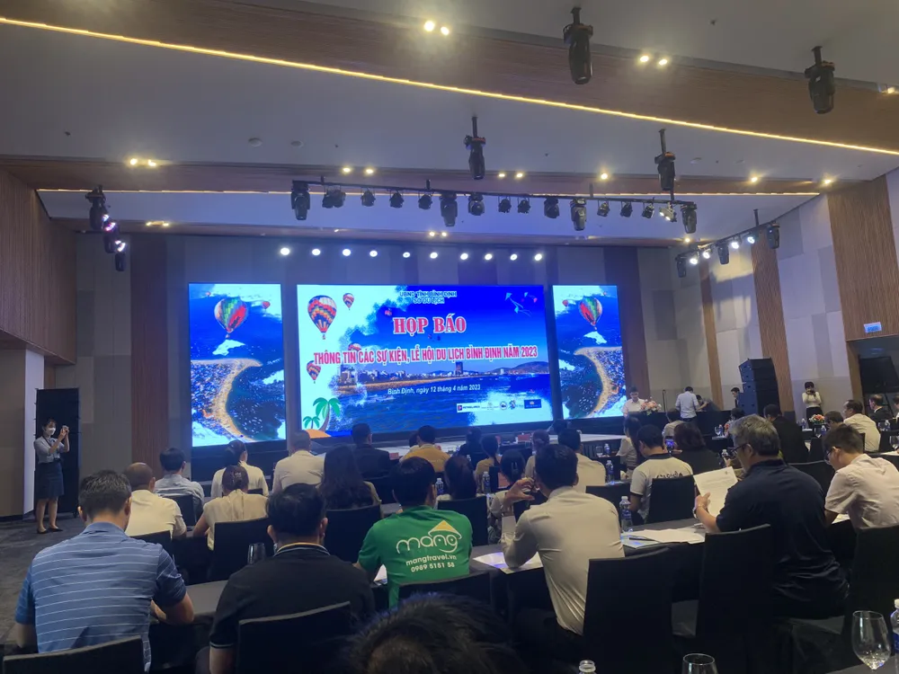 Sở Du lịch Bình Định tổ chức họp báo cung cấp thông tin chuỗi hoạt động du lịch trong năm 2023. Ảnh: NQ