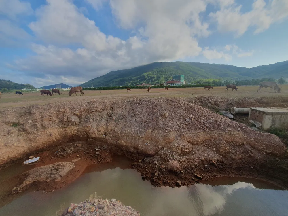 Kết luận của Thanh tra Chính phủ cho thấy, mặc dù chưa được bàn giao mặt bằng của dự án nhưng nhà đầu tư tổ chức triển khai thi công một số công trình, hạng mục thuộc hai dự án BT khi chưa có thiết kế - bản vẽ thi công, biện pháp thi công và giấy phép xây dựng được phê duyệt, là vi phạm quy định về quản lý xây dựng. Ảnh QN