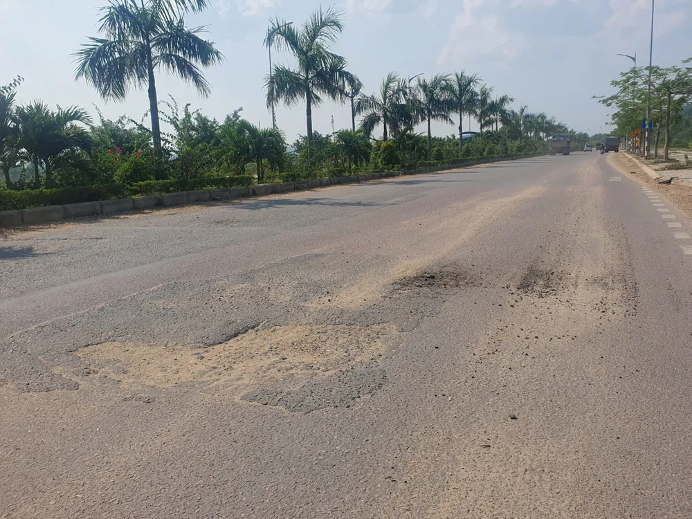 Đường phía Tây tỉnh Bình Định bộc lộ nhiều bất cập sau khi đưa vào sử dụng. Ảnh QN