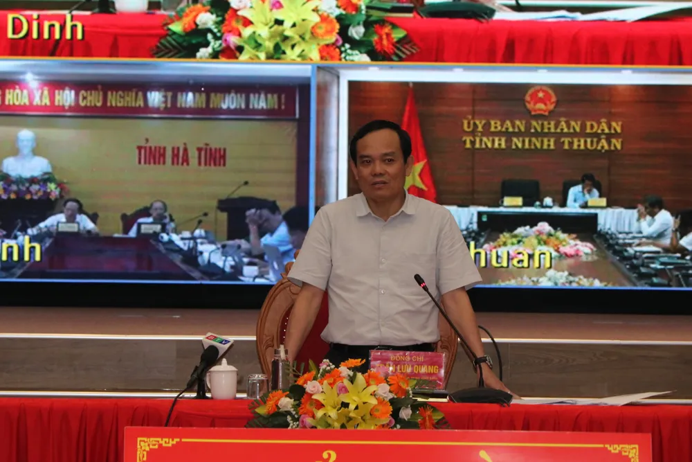 Phó Thủ tướng Trần Lưu Quang yêu cầu các bộ, ngành và các địa phương phải trách nhiệm, chủ động và quyết liệt hơn trong thực hiện CTMTQG. Ảnh QN