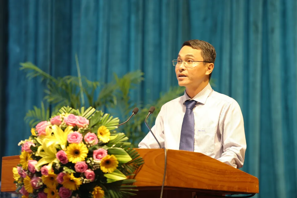 Ông Tô Hiếu Trung, Phó Giám đốc Sở KH&amp;ĐT tỉnh, nêu những tiềm năng thu hút đầu tư vào Bình Định. Ảnh: QN