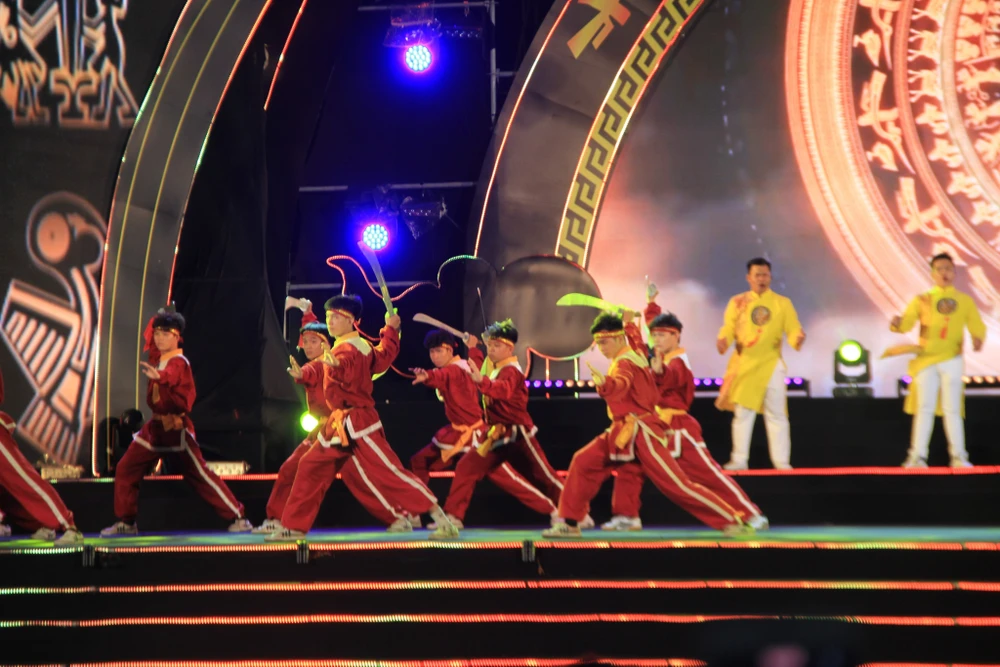 Một số màn biểu diễn võ thuật tại lễ khai mạc. Ảnh QN