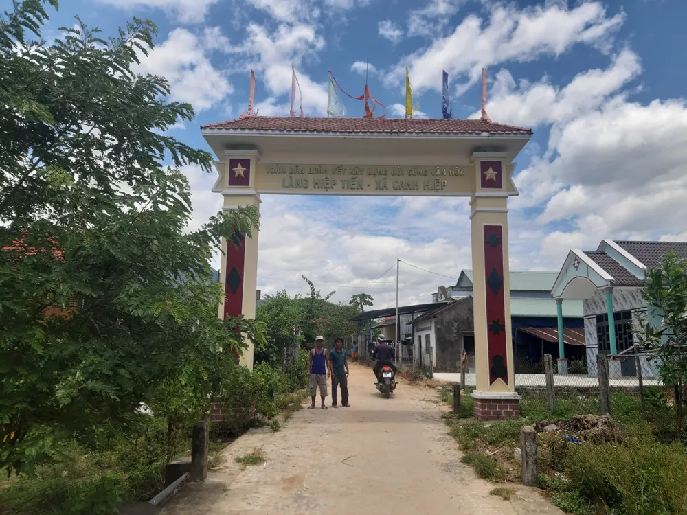 Làng Hà Tiến được tách ra từ làng Hà Hưng, nhưng 20 năm trôi qua, hơn 130 hộ dân ở đây vẫn chưa được cấp giấy tờ sử dụng đất. Ảnh QN Làng Hà Tiến được tách ra từ làng Hà Hưng, nhưng 20 năm trôi qua, hơn 130 hộ dân ở đây vẫn chưa được cấp giấy tờ sử dụng đất. Ảnh QN