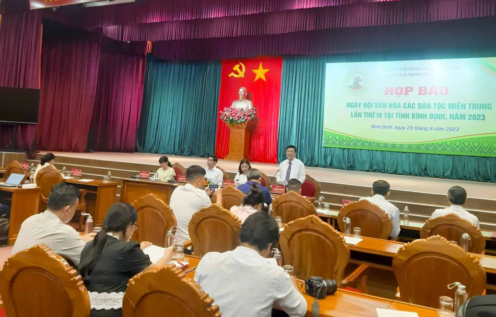 Ngày hội văn hoá các dân tộc miền Trung có 11 tỉnh tham gia. Ảnh HP