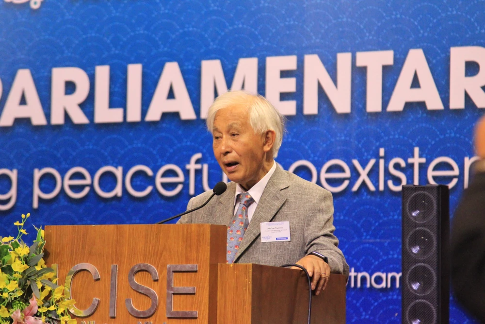 GS Trần Thanh Vân, Giám đốc Trung tâm ICISE phát biểu tại hội thảo. Ảnh: QN