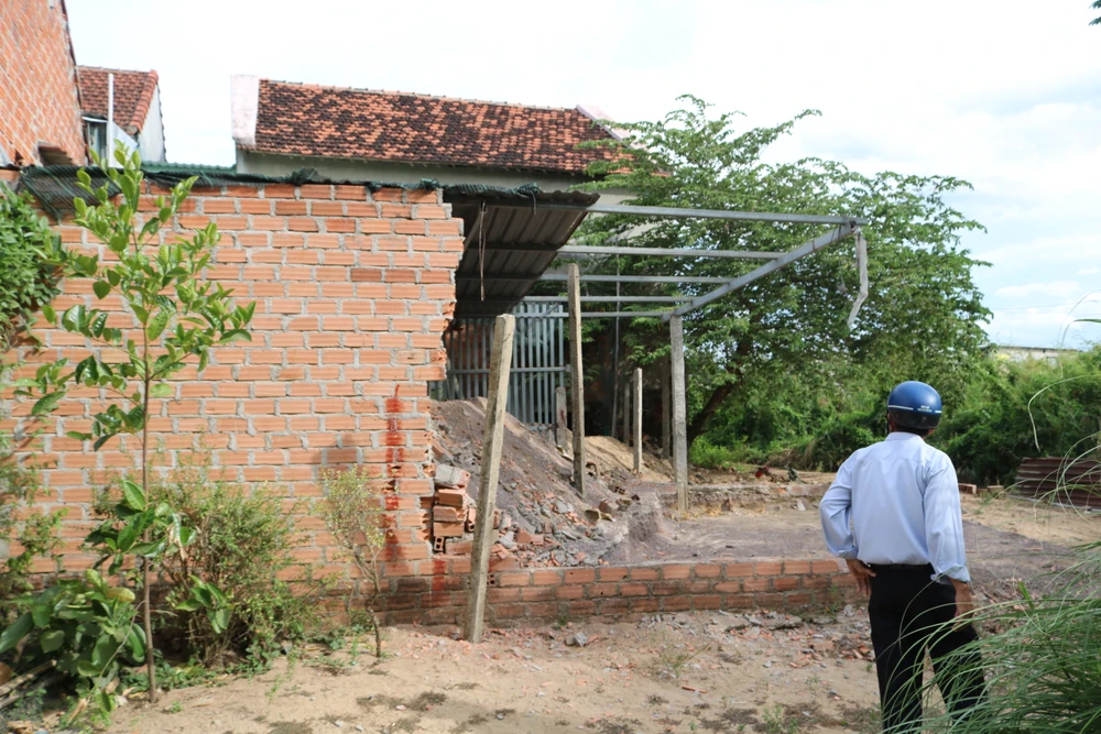 Một phần căn nhà của ông Nguyễn Hòa xây dựng không phép trước khi bị cưỡng chế. Ảnh QN xay-dung-trai-phep.JPG