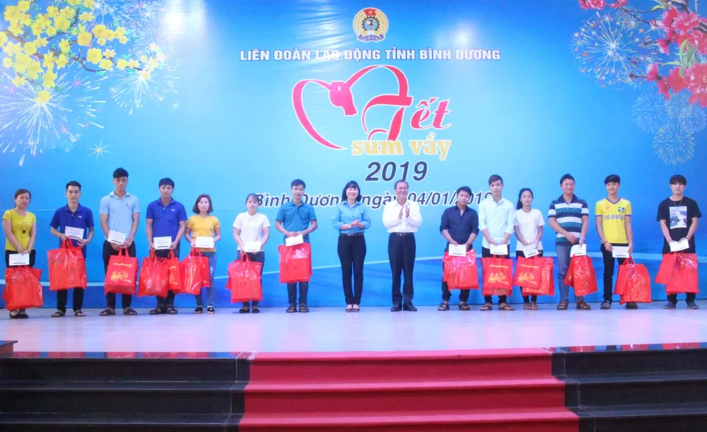 Chi 130 tỷ đồng hỗ trợ công nhân ăn Tết ảnh 1