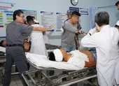 Hung hãn tấn công chủ nhà vì bị nhắc nhở chạy xe gây ồn ào ảnh 4 TP.HCM: Hàng chục côn đồ gây rối, bác sĩ bình tĩnh xử lý