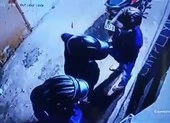 Hi hữu: 2 thanh niên trộm thùng tiền phúng điếu tại đám ma ảnh 2 Một nhà trọ ở Gò Vấp bị trộm 4 xe máy trong đêm